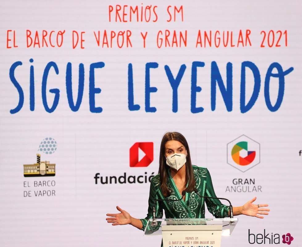 La Reina Letizia dando un discurso en los Premios SM de Literatura Infantil y Juvenil 2021