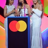 Little Mix recogen su premio en los Brit Awards 2021