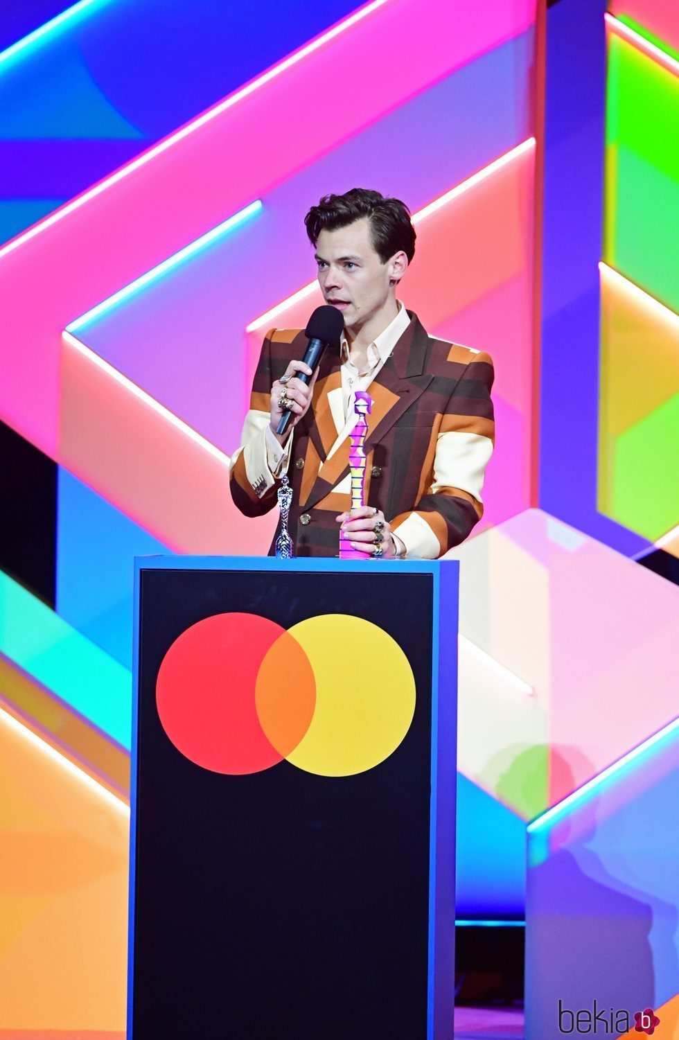 Harry Styles recoge su premio en los Brit Awards 2021