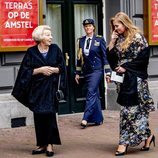 Beatriz de Holanda y Amalia de Holanda en el concierto por el 50 cumpleaños de Máxima de Holanda