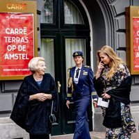 Beatriz de Holanda y Amalia de Holanda en el concierto por el 50 cumpleaños de Máxima de Holanda