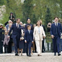 Federico y Mary de Dinamarca con sus hijos en la Confirmación de Christian de Dinamarca