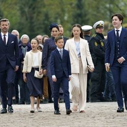 Christian de Dinamarca en su Confirmación con Federico y Mary de Dinamarca e Isabel, Vicente y Josefina de Dinamarca