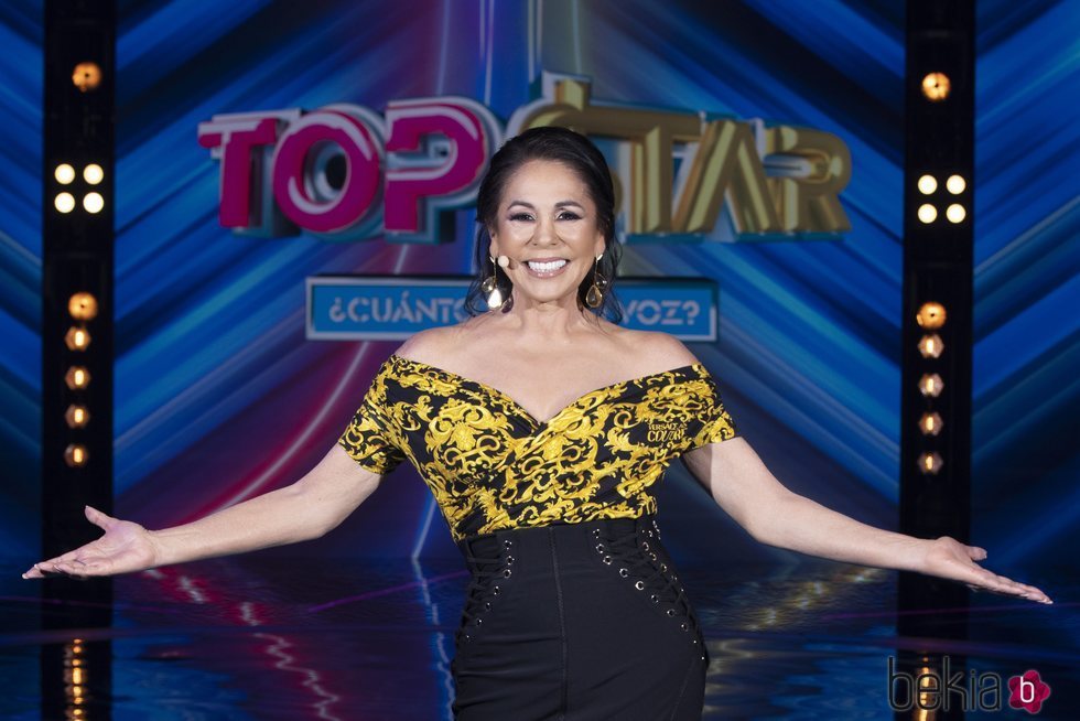 Isabel Pantoja, muy sonriente en el segundo programa de 'Top Star'