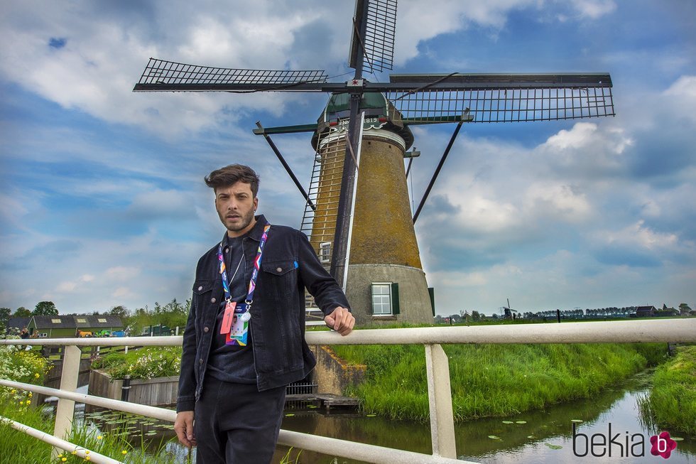 Blas Cantó haciendo turismo antes de Eurovisión 2021