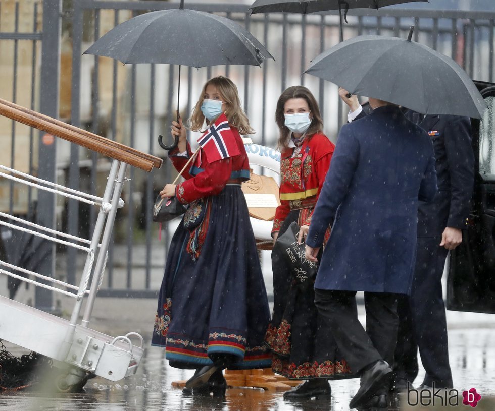 Marta Luisa de Noruega y Leah Behn en el Día Nacional de Noruega 2021