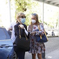 Belén Esteban y Mila Ximénez llegando a una revisión en el hospital