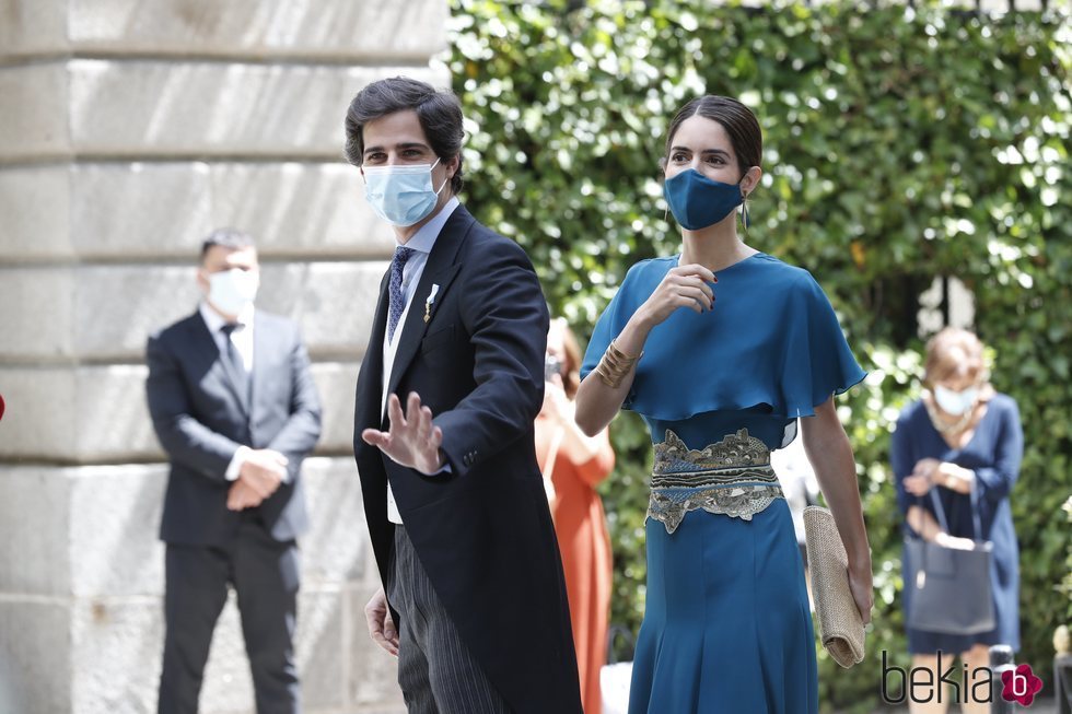 Fernando Fitz-James Stuart y Sofia Palazuelo llegando a la boda de Carlos Fitz-James Stuart y Belén Corsini