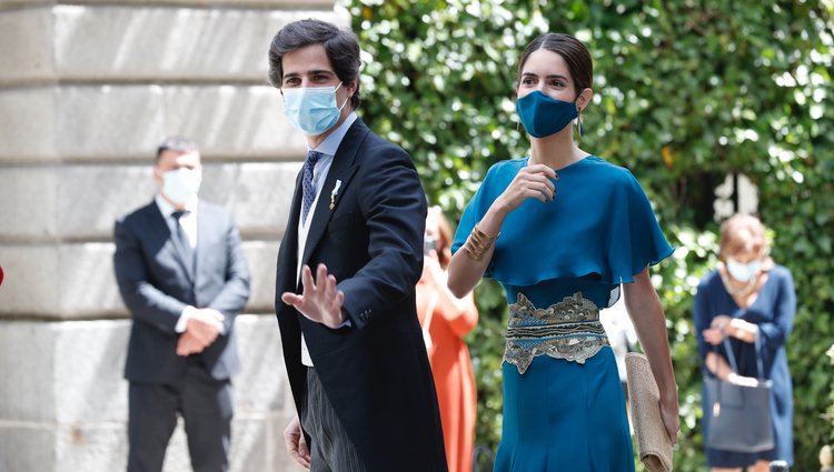 Fernando Fitz-James Stuart y Sofia Palazuelo llegando a la boda de Carlos Fitz-James Stuart y Belén Corsini