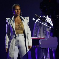 Alicia Keys durante su actuación en los Billboard Music Awards 2021