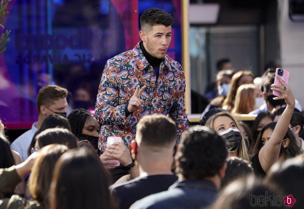 Nick Jonas ejerciendo de presentador en los Billboard Music Awards 2021