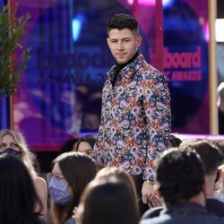 Nick Jonas como presentador de los Billboard Music Awards 2021