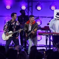 Los Jonas Brothers y Marshmello en los Billboard Music Awards 2021