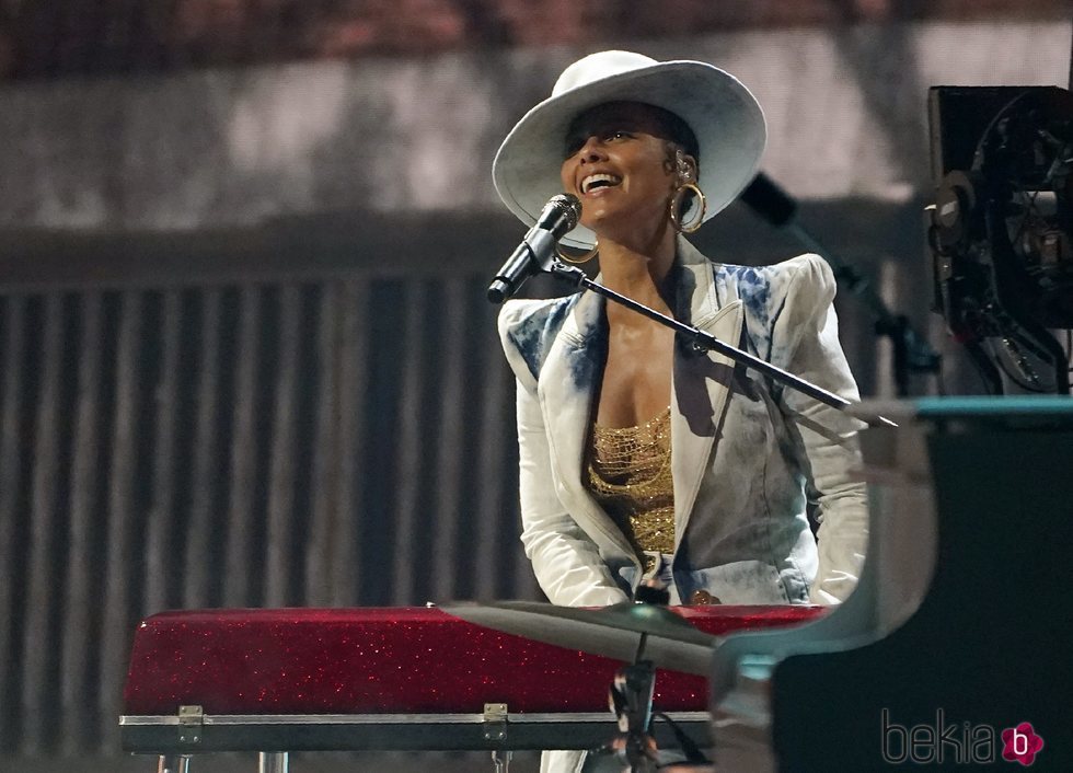 Alicia Keys actuando en los Billboard Music Awards 2021