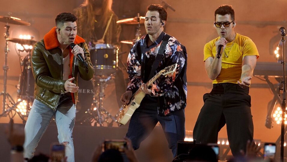 Los Jonas Brothers actúan como broche final a los Billboard Music Awards 2021