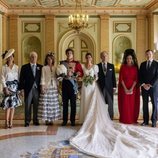 Carlos Fitz-James Stuart y Belén Corsini con sus padres y los Duques de Calabria en su boda