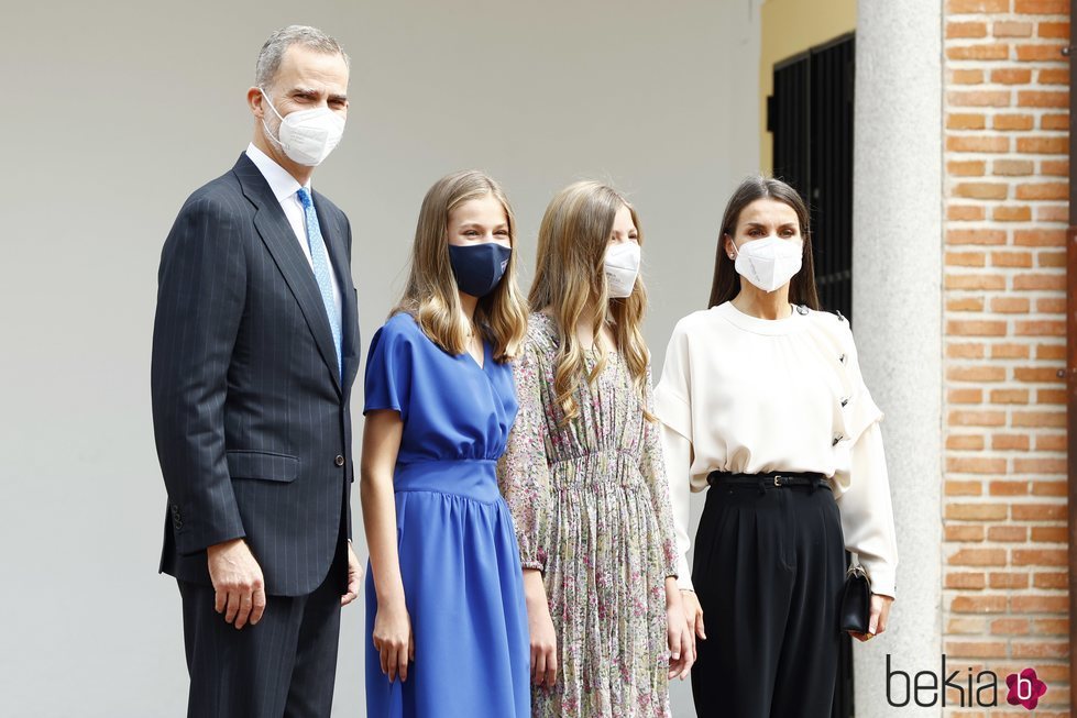 Los Reyes Felipe y Letizia y sus hijas Leonor y Sofía en la Confirmación de la Princesa Leonor