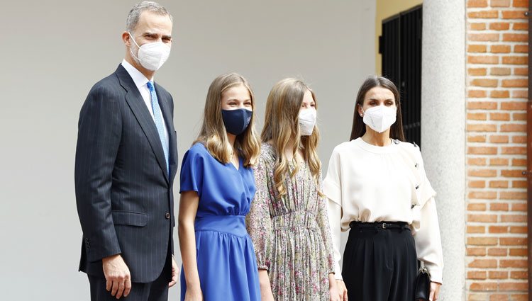 Los Reyes Felipe y Letizia y sus hijas Leonor y Sofía en la Confirmación de la Princesa Leonor