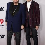 Elton John y David Furnish en los I Heart Radio Music Awards 2021