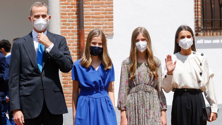 Los Reyes Felipe y Letizia, la Princesa Leonor y la Infanta Sofía tras la Confirmación de la Princesa Leonor