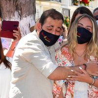 David y Rocío Flores, abrazados en el homenaje por el 15 aniversario de la muerte de Rocío Jurado