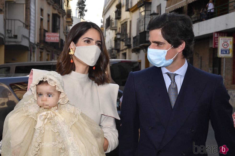 Los Duques de Huéscar en el bautizo de su hija Rosario Fitz-James Stuart