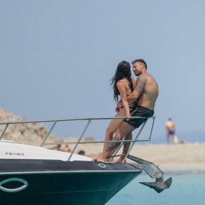 Rafa Mora y Macarena Millán, de vacaciones en Ibiza