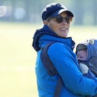 Primera imagen de Zara Phillips con su hijo Lucas Tindall