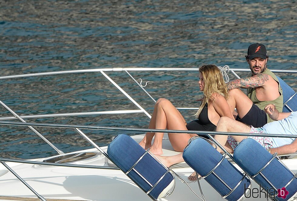 Makoke disfrutando del mar de Mallorca junto a su novio