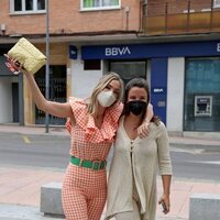 María y Marta Pombo llegando al bautizo de la hija de María García de Jaime y Tomás Páramo