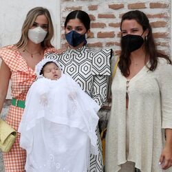 María y Marta Pombo con María García de Jaime en el bautizo de su hija