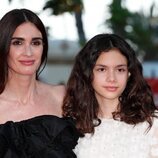 Paz Vega con su hija Ava en la alfombra roja del Festival de Málaga 2021