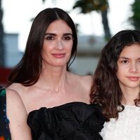 Paz Vega con su hija Ava en la alfombra roja del Festival de Málaga 2021