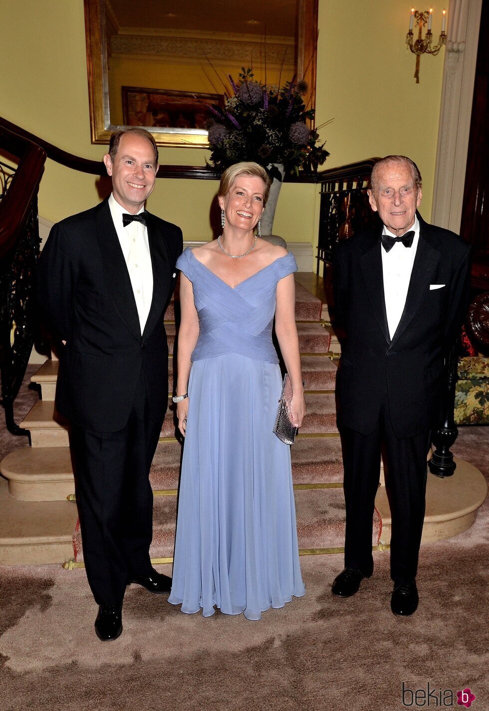 El Duque de Edimburgo con el Príncipe Eduardo y Sophie Rhys-Jones en el 60 aniversario del Premio Duque de Edimburgo