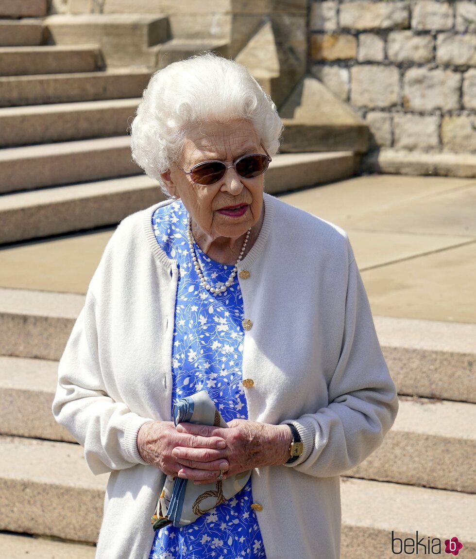 La Reina Isabel en Windsor en el homenaje al Duque de Edimburgo por el que hubiera sido su centenario