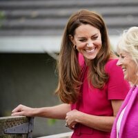 Kate Middleton y Jill Biden en su visita a una escuela de Cornualles