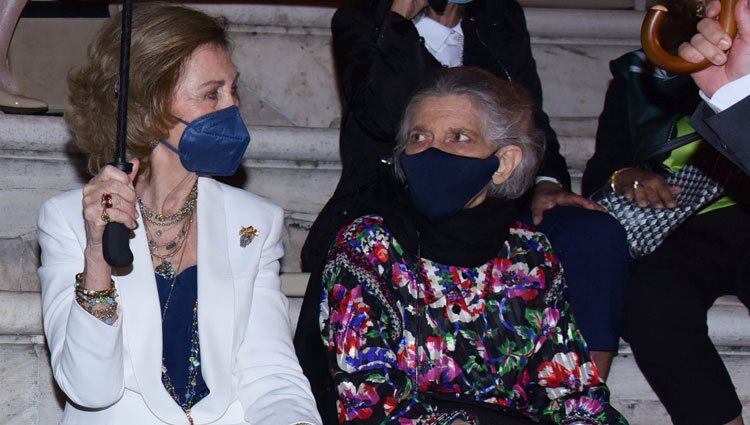 La Reina Sofía e Irene de Grecia en un concierto en el Odeón de Herodes Atticus de Atenas