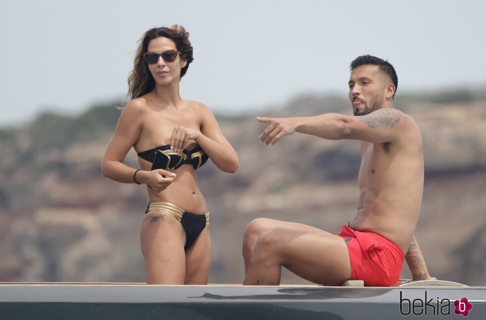 Tamara Gorro y Ezequiel Garay en Ibiza