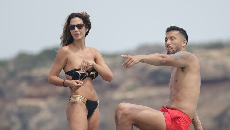 Tamara Gorro y Ezequiel Garay en Ibiza