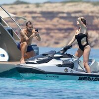 Jesé Rodríguez haciendo fotos a una misteriosa amiga en Ibiza