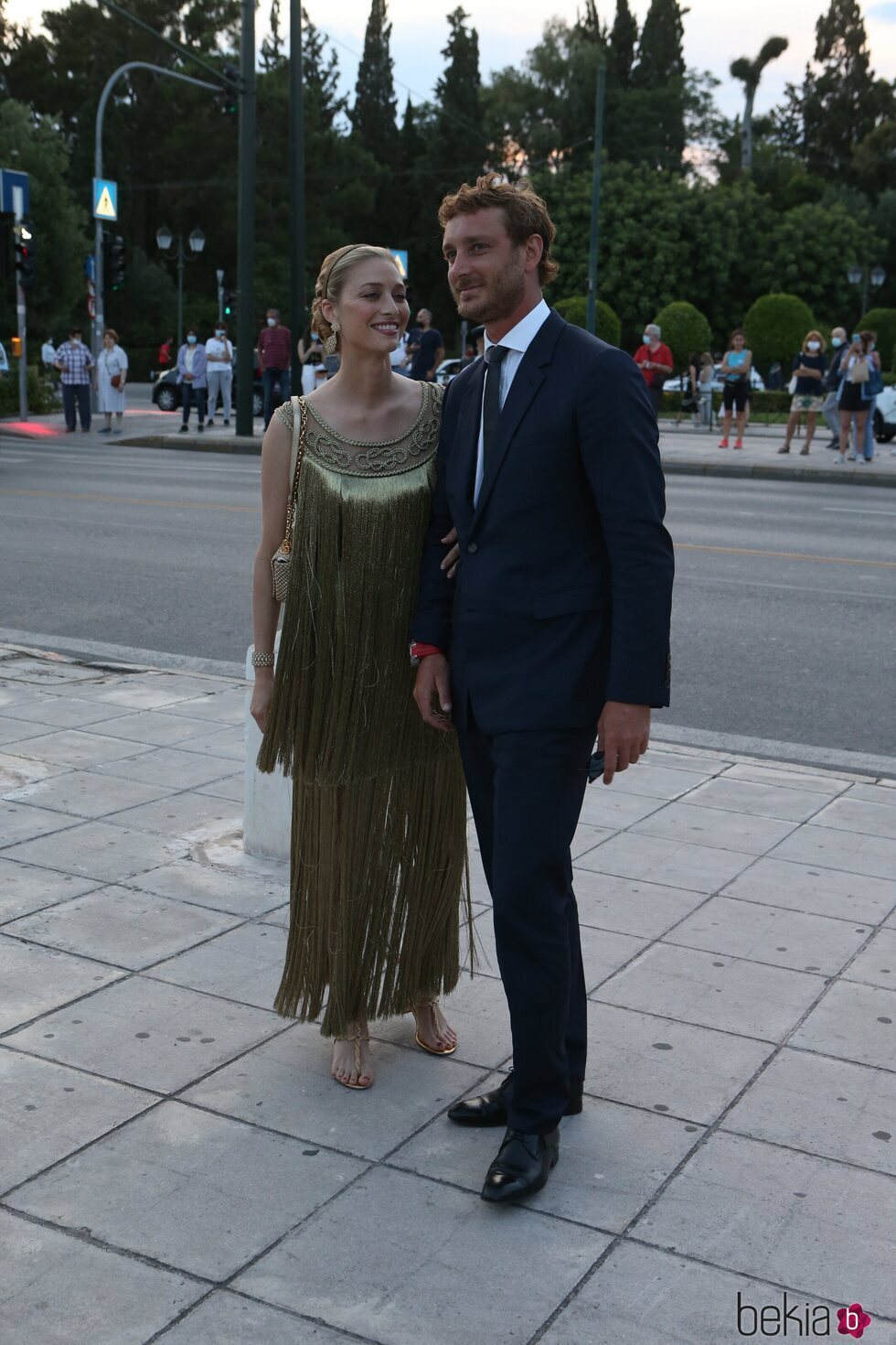 Beatrice Borromeo y Pierre Casiraghi, muy cómplices en un desfile de Dior en Atenas