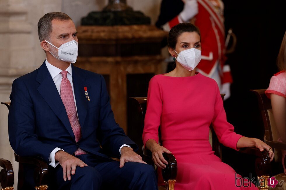 Los Reyes Felipe y Letizia asisten a la imposición de condecoraciones de la Orden del Mérito Civil 2021