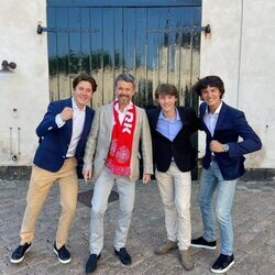 Federico de Dinamarca con su hijo Christian de Dinamarca y sus sobrinos Nicolás y Félix de Dinamarca