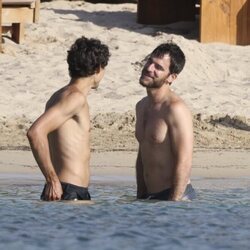 Alfonso Bassave y Daniel Duboy en una playa de Ibiza