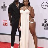 Paradison Fontaine y Megan Thee Stallion en la alfombra roja de los BET Awards 2021