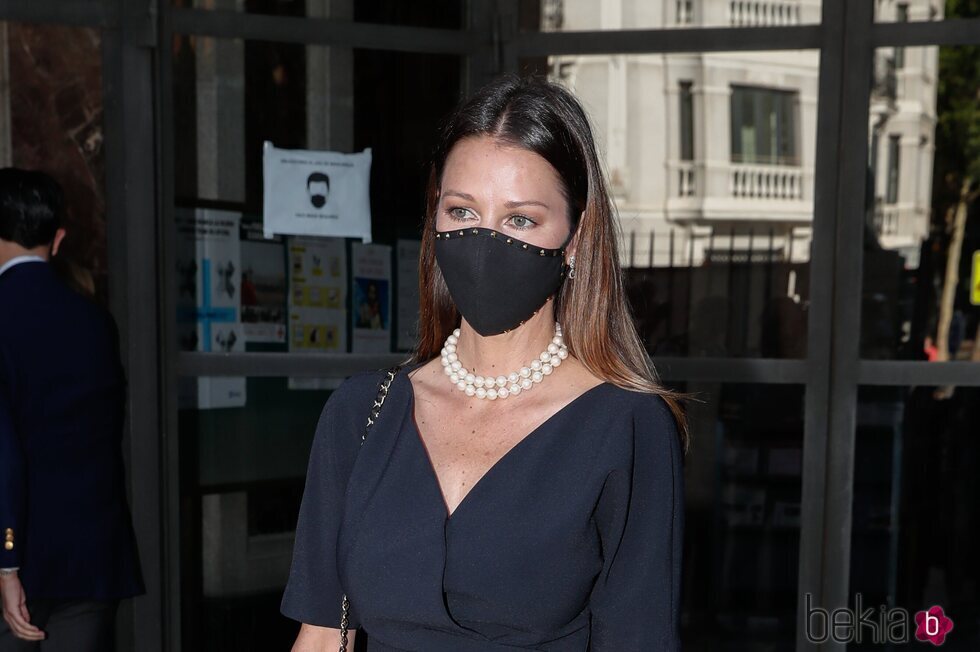 Esther Doña en la misa funeral de Carlos Falcó