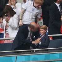 El Príncipe Guillermo y el Príncipe Jorge de confidencias en el partido de la Eurocopa 2020 entre Inglaterra y Alemania