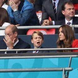 El Príncipe Jorge, expectante en el partido de la Eurocopa 2020 entre Inglaterra y Alemania junto a los Duques de Cambridge