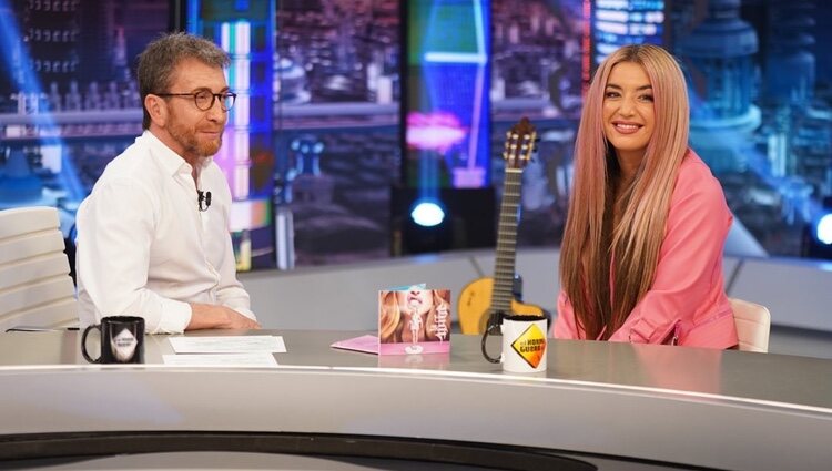 Lola Índigo con Pablo Motos en 'El Hormiguero'