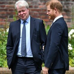 El Príncipe Harry y el Conde Spencer en la inauguración de la estatua de Lady Di